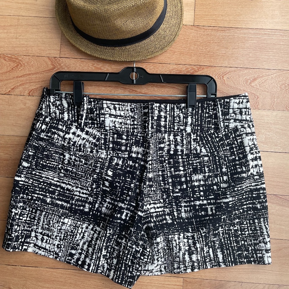 Ann Taylor City Shorts Sz 10 - Like New! Black/Wht